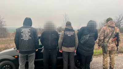 Вінничанина підозрюють у незаконному переправлені чоловіків до Молдови