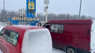 Як охтирські волонтери плетуть захисні сітки та допомагають фронту
