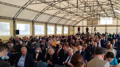 Володимир Зеленський перебуває у Сумах з робочою поїздкою Володимир Зеленський перебуває у Сумах з робочою поїздкою