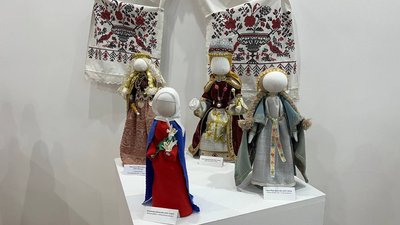 Виставка авторських ляльок "Князівни та княгині України" Виставка авторських ляльок "Князівни та княгині України"