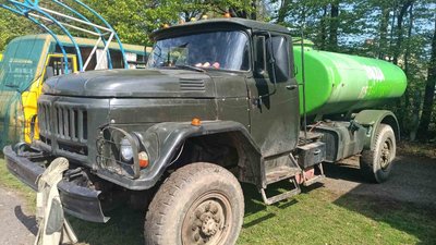 Водовоз та автобуси. Жителі громади на Буковині купили вісім авто для ЗСУ