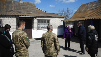 На Херсонщині матері загиблого бійця вручили посмертну нагороду сина