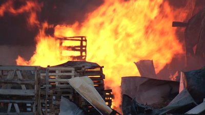 Пожежа після обстрілу Львівщини 19 листопада