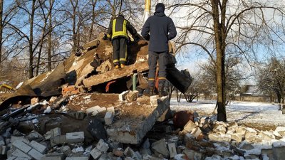 У селі на Волині розбирають залишки шкільної котельні. Що буде з будівлею і коли підключать опалення У селі на Волині розбирають залишки шкільної котельні. Що буде з будівлею і коли підключать опалення