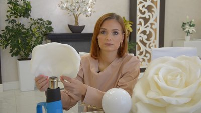 Жителька Тернопільщини виготовляє лапми у вигляді квітів Жителька Тернопільщини виготовляє лапми у вигляді квітів