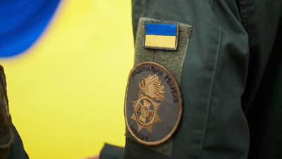 Перший на Прикарпатті: на Вічевому майдані в Івано-Франківську підняли Державний прапор України Перший на Прикарпатті: на Вічевому майдані в Івано-Франківську підняли Державний прапор України