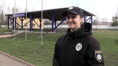 У Житомирі кінологи здавали випускні іспити: шукали злочинців та демонстрували дресуру собак У Житомирі кінологи здавали випускні іспити: шукали злочинців та демонстрували дресуру собак