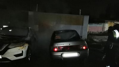 Протягом ранку у двох районах Харкова горіли сім автівок Протягом ранку у двох районах Харкова горіли сім автівок