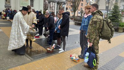 "Не сумніваємося у Воскресінні, віримо в перемогу": в тернопільських храмах освячують великодні кошики "Не сумніваємося у Воскресінні, віримо в перемогу": в тернопільських храмах освячують великодні кошики