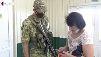 На адмінмежі Херсонської області з окупованим Кримом пропускають вибірково На адмінмежі Херсонської області з окупованим Кримом пропускають вибірково