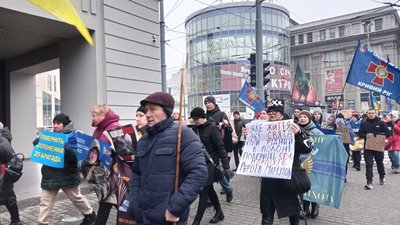 На ж/м Перемога згорів "меморіал" загиблим, обстріл Нікополя. Головні новини Дніпра та області за 10 грудня На ж/м Перемога згорів "меморіал" загиблим, обстріл Нікополя. Головні новини Дніпра та області за 10 грудня