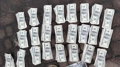 Брали по 6000 доларів США з кожного охочого втекти: правоохоронці на Волині затримали двох чоловіків Брали по 6000 доларів США з кожного охочого втекти: правоохоронці на Волині затримали двох чоловіків