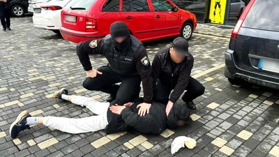На Закарпатті затримали чоловіка за підозрою у наркоторгівлі