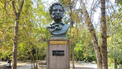 Памʼятник Пушкіну у Болграді