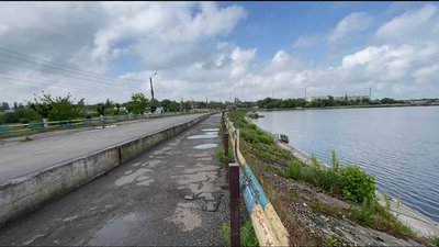 На Миколаївщині протестують проти руху вантажівок через аварійну греблю