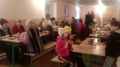 Готові на все, аби повернути селищу життя: як жителі Житомирщини допомагають відновлювати Макарів Готові на все, аби повернути селищу життя: як жителі Житомирщини допомагають відновлювати Макарів