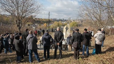 У Вінниці відкрили меморіал жертвам Голокосту У Вінниці відкрили меморіал жертвам Голокосту