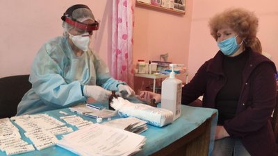 Водіїв громадського транспорту і таксистів у Тернополі протестували на коронавірус Водіїв громадського транспорту і таксистів у Тернополі протестували на коронавірус