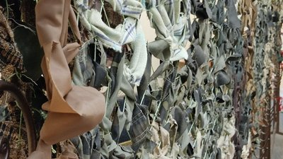 Робота стала інтенсивнішою: у Миколаєві жіночий батальйон "Кікімори" продовжує плести маскувальні сітки Робота стала інтенсивнішою: у Миколаєві жіночий батальйон "Кікімори" продовжує плести маскувальні сітки