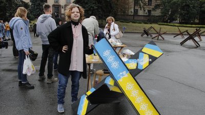 Грали весілля, били тарілки, "розмальовували їжаків". як у Дніпрі відзначають День міста