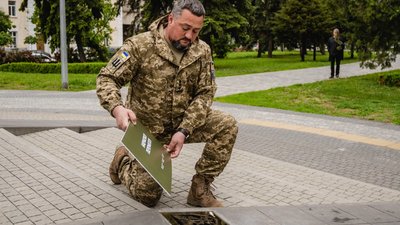 Встановили пам’ятний знак на честь навчального центру військ зв’язку та кібербезпеки