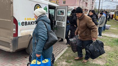 Евакуація людей з Донецької області