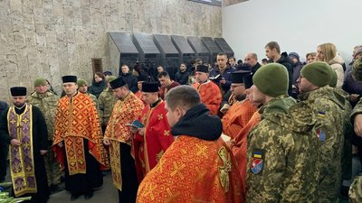 У Тернополі попрощалися із загиблим бійцем Олександром Пителем У Тернополі попрощалися із загиблим бійцем Олександром Пителем