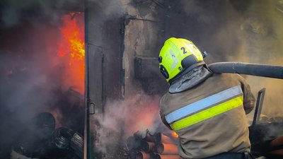 Масштабна пожежа: у Миколаєві загорівся склад