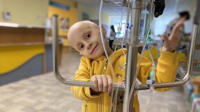 Обидві нирки функціонують добре: у Львові лікують 4-річну Марію із двобічною нефробластомою Обидві нирки функціонують добре: у Львові лікують 4-річну Марію із двобічною нефробластомою