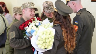 Пара закоханих військовослужбовців одружилася у Тернополі Пара закоханих військовослужбовців одружилася у Тернополі