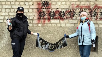 Орнаментом вишивки по наркотикам – у Житомирі триває акція з протидії поширенню наркоманії