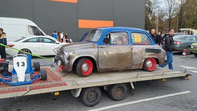 В Ужгороді провели виставку раритетних машин В Ужгороді провели виставку раритетних машин
