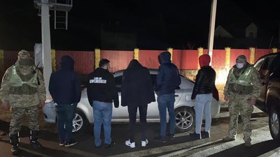 Львівські прикордонники затримали чотирьох іноземців біля кордону з Польщею