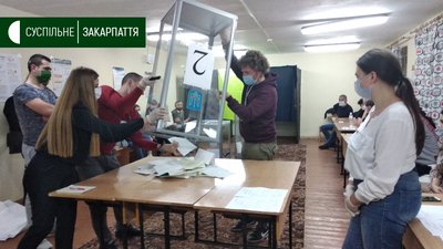 Підрахунок голосів на ужгородській дільниці Підрахунок голосів на ужгородській дільниці