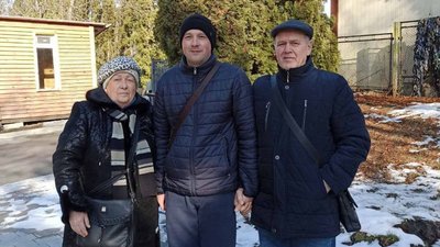 Остання світлина Миколи ірзайкіна з рідними перед відправкою на службу в ЗСУ Остання світлина Миколи ірзайкіна з рідними перед відправкою на службу в ЗСУ