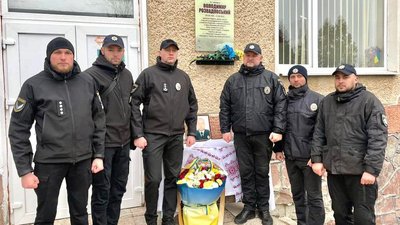 На Франківщині відкрили меморіальну дошку загиблому на війні поліцейському Володимиру Розвадовському