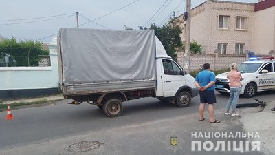 У Миколаєві автомобіль збив двох дітей. Дівчат відпустили з лікарні додому