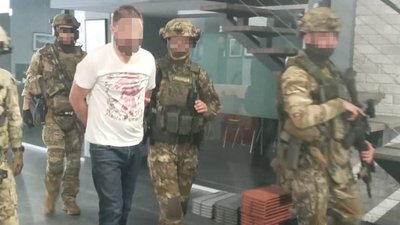 У Києві чоловік стріляв в охоронця. Йому загрожує до 15 років ув'язнення У Києві чоловік стріляв в охоронця. Йому загрожує до 15 років ув'язнення