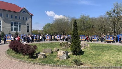 У пам'ять про загиблих військових у Калуші на Прикарпатті відкрили Алею героїв У пам'ять про загиблих військових у Калуші на Прикарпатті відкрили Алею героїв