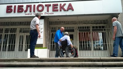 200 тисяч на підйомник: доступність обласної наукової бібліотеки для людей з інвалідністю 200 тисяч на підйомник: доступність обласної наукової бібліотеки для людей з інвалідністю