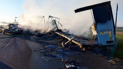 На Житомирщині зіткнулися дві вантажівки і мікроавтобус: є загиблі і травмовані