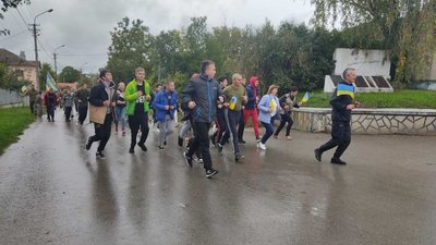 На Тернопільщині учні, педагоги та військові провели забіг На Тернопільщині учні, педагоги та військові провели забіг