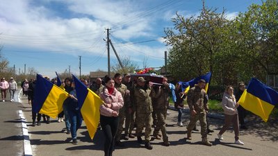 На Одещині поховали віськогово який помер через рани, отримані на війні На Одещині поховали віськогово який помер через рани, отримані на війні