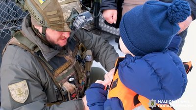 Евакуація жителів з Миколаївки Донецької області