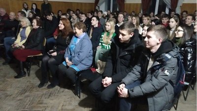 Захисниця "Пташка" зустрілася зі студентами коледжу, в якому навчалася