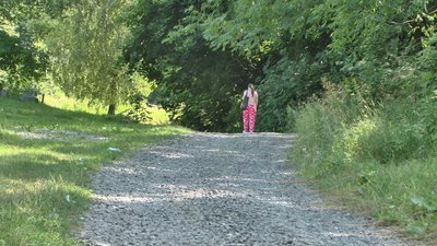 Замість доріг зі щебеневим покриттям жителі сіл хочуть асфальтовані. Фото: Суспільне Поділля. Замість доріг зі щебеневим покриттям жителі сіл хочуть асфальтовані. Фото: Суспільне Поділля.