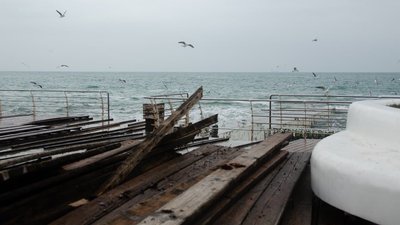 В Одесі шторм пошкодив набережну біля дельфінарію на пляжі Ланжерон В Одесі шторм пошкодив набережну біля дельфінарію на пляжі Ланжерон