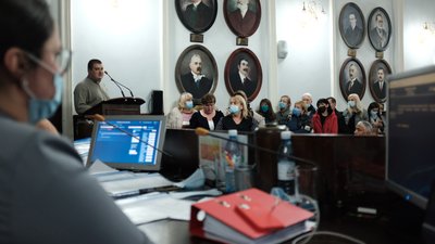 "Не перетворюйте раду на цирк". Текстовий стрім з сесії Чернівецької міської ради