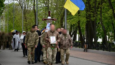 У Ніжині й Прилуках попрощалися з бійцями, які загинули на сході України У Ніжині й Прилуках попрощалися з бійцями, які загинули на сході України
