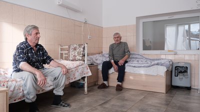 "Пацієнти через віддаленість сіл звертаються пізно". Як COVID-19 лікують у гірській лікарні Буковини "Пацієнти через віддаленість сіл звертаються пізно". Як COVID-19 лікують у гірській лікарні Буковини